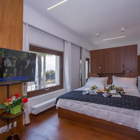 Βίλα Sleeps 10 Pool Air Con Moltrasio