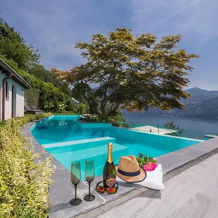 Βίλα Sleeps 10 Pool Air Con Moltrasio